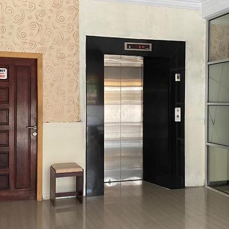 Reddoorz Plus Syariah @ Jalan Syiah Kuala Banda Aceh Lheue Exterior foto